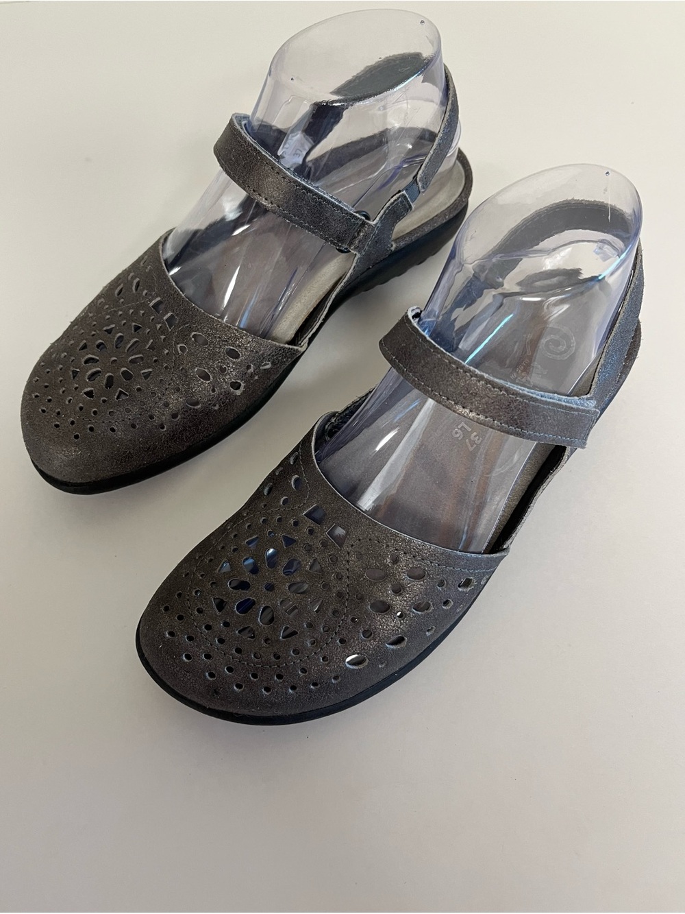 Naot Rari Women's Gray Laser-Cut Mary Jane Slingback Clogs Size 37